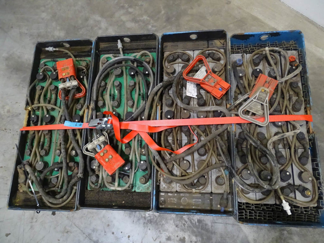 Battery package 4x pieces - Battery for Material handling equipment: picture 4 Battery package 4x pieces - Battery for Material handling equipment: picture 4