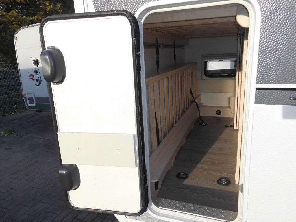 Hobby DE LUXE EDITION 560 KMFe 1 Hand XT-Mover Garage - Caravan: picture 4 Hobby DE LUXE EDITION 560 KMFe 1 Hand XT-Mover Garage - Caravan: picture 4