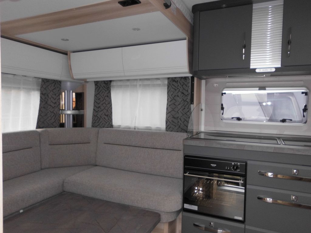 Hobby De Luxe 515 UHL 2000kg. Backofen, Dunsthaube + - Caravan: picture 5 Hobby De Luxe 515 UHL 2000kg. Backofen, Dunsthaube + - Caravan: picture 5