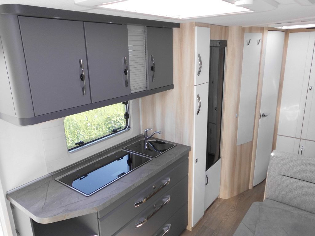 Hobby De Luxe 545 KMF Lagerabverkauf! - Caravan: picture 1 Hobby De Luxe 545 KMF Lagerabverkauf! - Caravan: picture 1