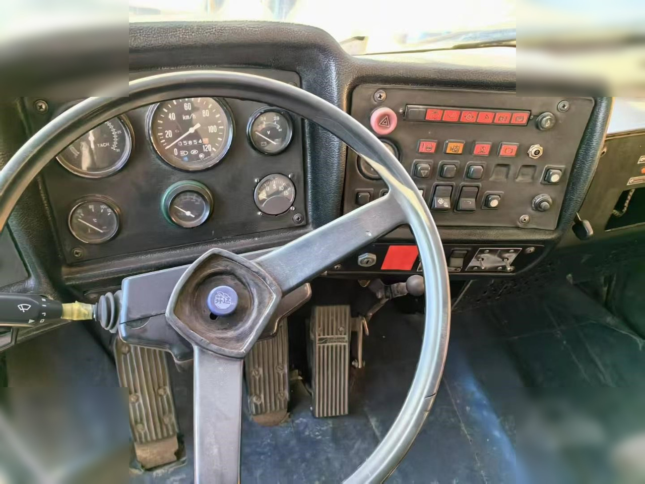 Rigid dumper/ Rock truck 2009 BELAZ 75302: picture 6