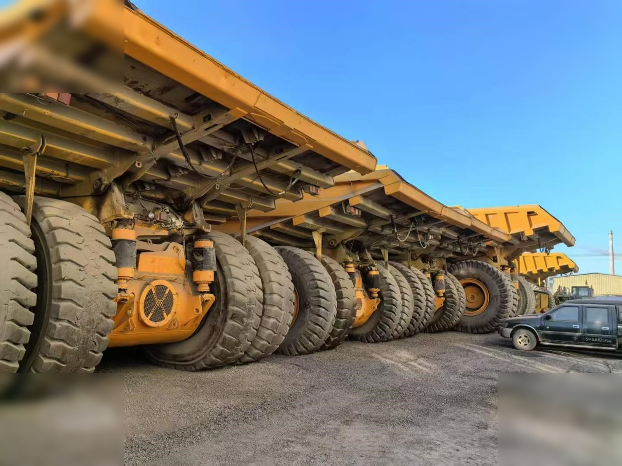 2009 BELAZ 75302 - Rigid dumper/ Rock truck: picture 3 2009 BELAZ 75302 - Rigid dumper/ Rock truck: picture 3