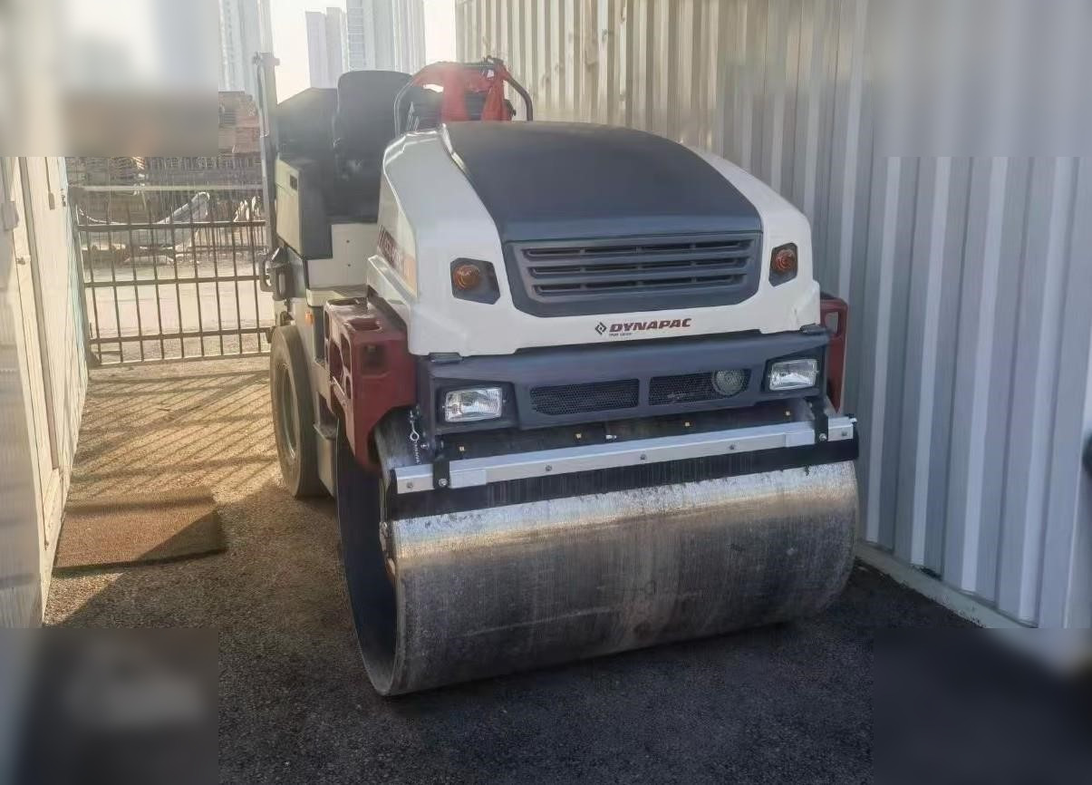2023 DYNAPAC CC1400C VI - Combination roller: picture 1 2023 DYNAPAC CC1400C VI - Combination roller: picture 1