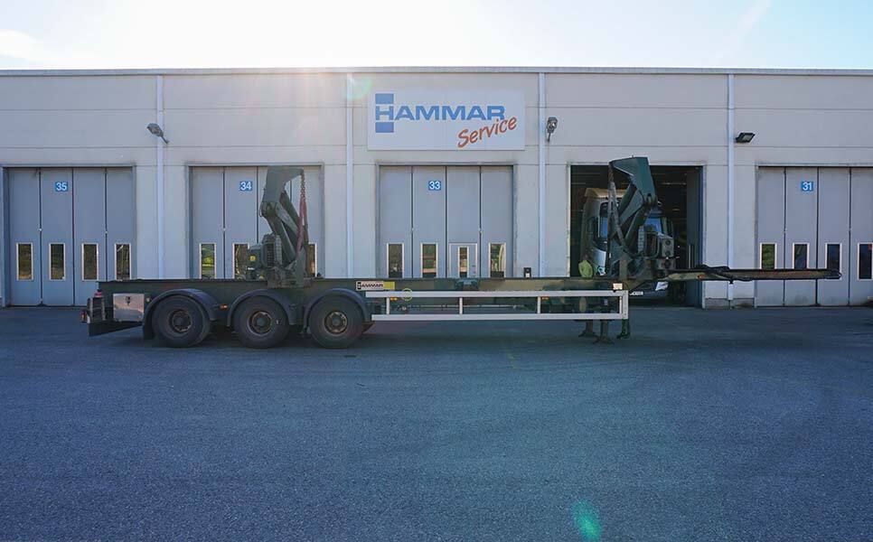 Hammar 195 S, Sideloader, 33 tonnes SWL (20'-40') - Container transporter/ Swap body semi-trailer: picture 1 Hammar 195 S, Sideloader, 33 tonnes SWL (20'-40') - Container transporter/ Swap body semi-trailer: picture 1