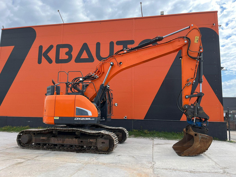 Doosan DX 235 LCR-5 3 D / ROTOTILT / CENTRAL LUBRICATION / AC - Crawler excavator: picture 5 Doosan DX 235 LCR-5 3 D / ROTOTILT / CENTRAL LUBRICATION / AC - Crawler excavator: picture 5