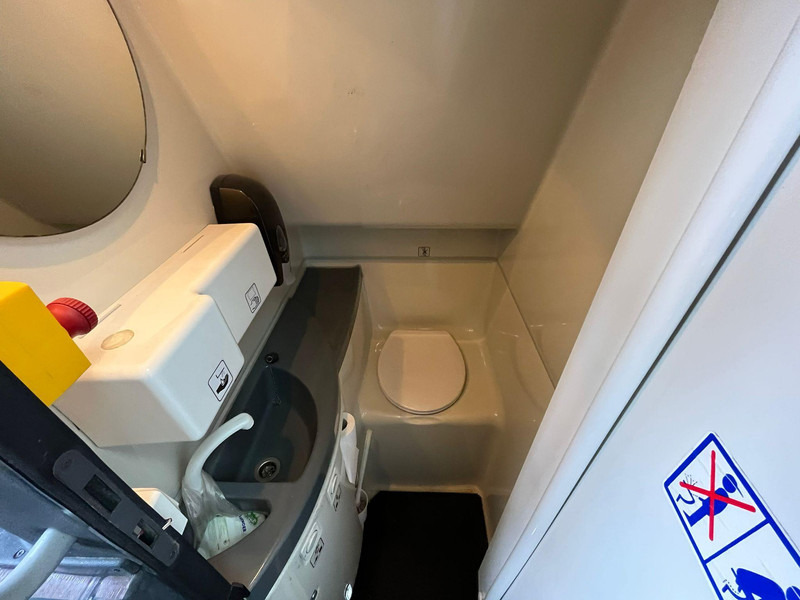 Coach MAN R 08 Lion`s Coach EURO 6 / 59 SEATS / AC / AUXILIARY HEATING / WC / 2x FRIDGE: picture 19
