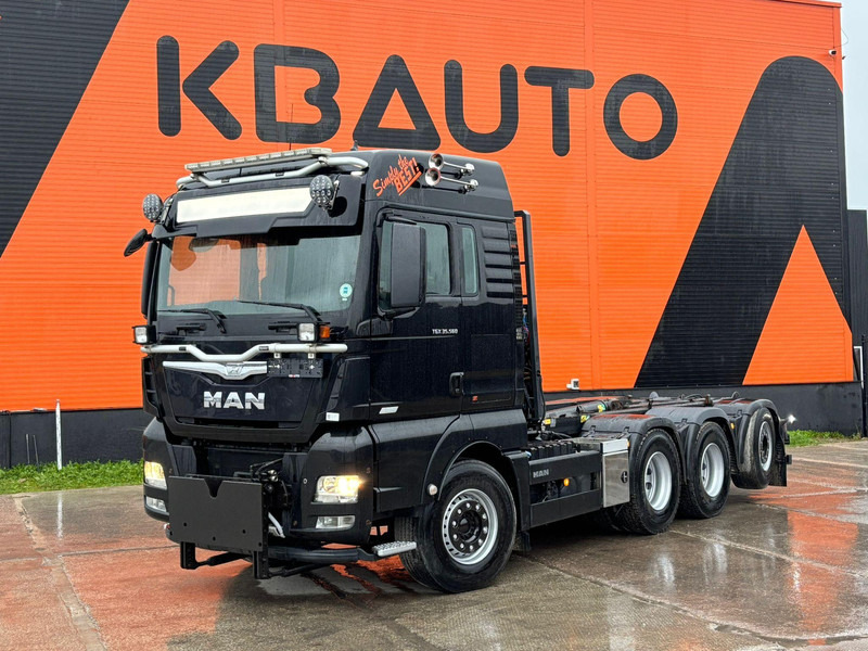 MAN TGX 35.560 8x4*4 LOW MILEAGE ! / INTARDER / JOAB 24 ton / L=5600 mm / SNOW PLOW EQUIPMENT - Hook lift truck: picture 1 MAN TGX 35.560 8x4*4 LOW MILEAGE ! / INTARDER / JOAB 24 ton / L=5600 mm / SNOW PLOW EQUIPMENT - Hook lift truck: picture 1