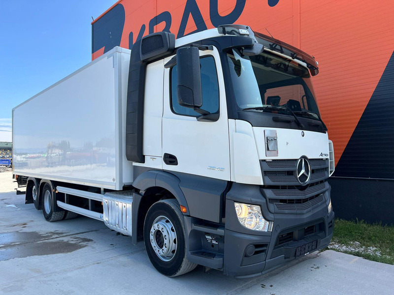 Mercedes-Benz Actros 2545 6x2 BOX L=7526 mm - Box truck: picture 3 Mercedes-Benz Actros 2545 6x2 BOX L=7526 mm - Box truck: picture 3