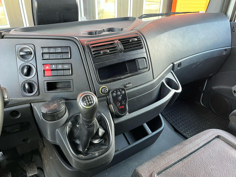 Box truck Mercedes-Benz Atego 1018 4x2 BOX L=6477 mm: picture 20