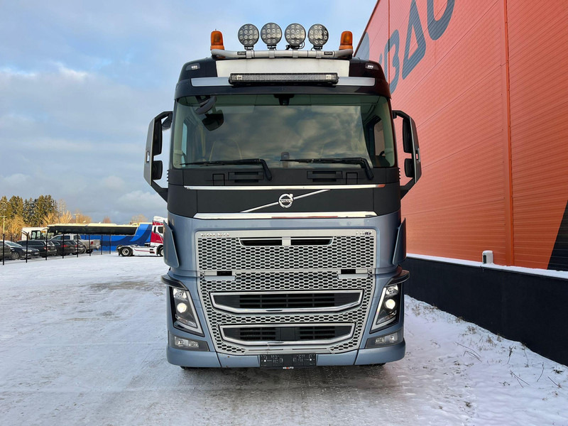 Volvo FH 16 650 6x4 TANDEM AXLE LIFT - Timber truck, Crane truck: picture 3 Volvo FH 16 650 6x4 TANDEM AXLE LIFT - Timber truck, Crane truck: picture 3