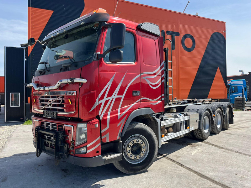 Volvo FH 16 700 8x4*4 HIAB XR 24 ton / L=5800 mm - Hook lift truck: picture 2 Volvo FH 16 700 8x4*4 HIAB XR 24 ton / L=5800 mm - Hook lift truck: picture 2