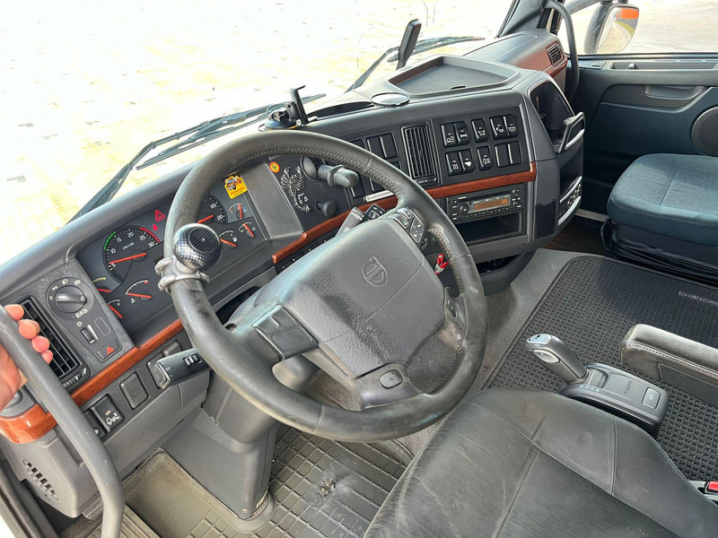 Box truck Volvo FH 400 6x2 BOX L=7400: picture 14