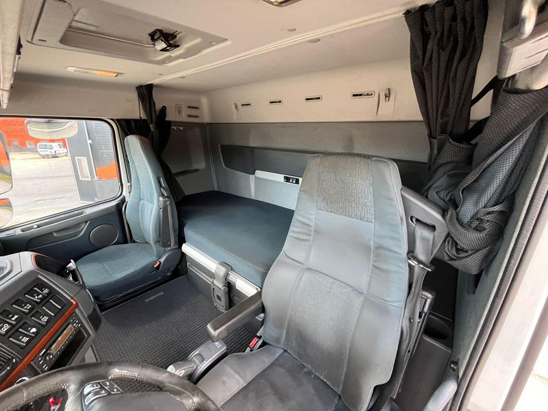 Box truck Volvo FH 400 6x2 BOX L=7400: picture 18