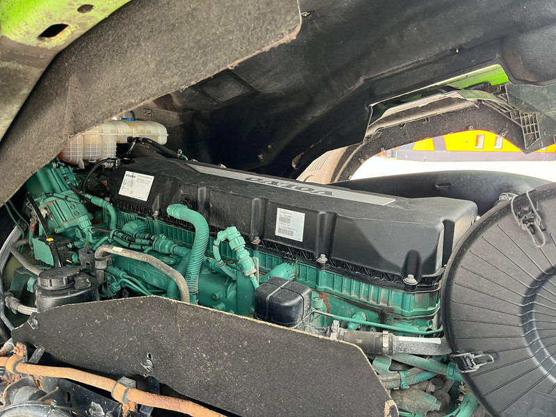 Box truck Volvo FH 400 6x2 BOX L=7400: picture 20