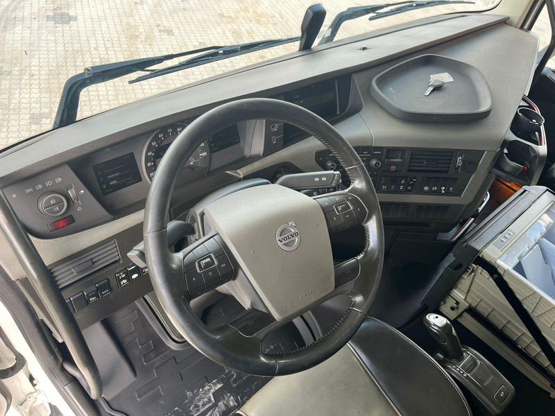 Leasing of Volvo FH 540 8x4 RETARDER / TANDEM AXLE LIFT / BOX L=5501 mm Volvo FH 540 8x4 RETARDER / TANDEM AXLE LIFT / BOX L=5501 mm: picture 16 Leasing of Volvo FH 540 8x4 RETARDER / TANDEM AXLE LIFT / BOX L=5501 mm Volvo FH 540 8x4 RETARDER / TANDEM AXLE LIFT / BOX L=5501 mm: picture 16