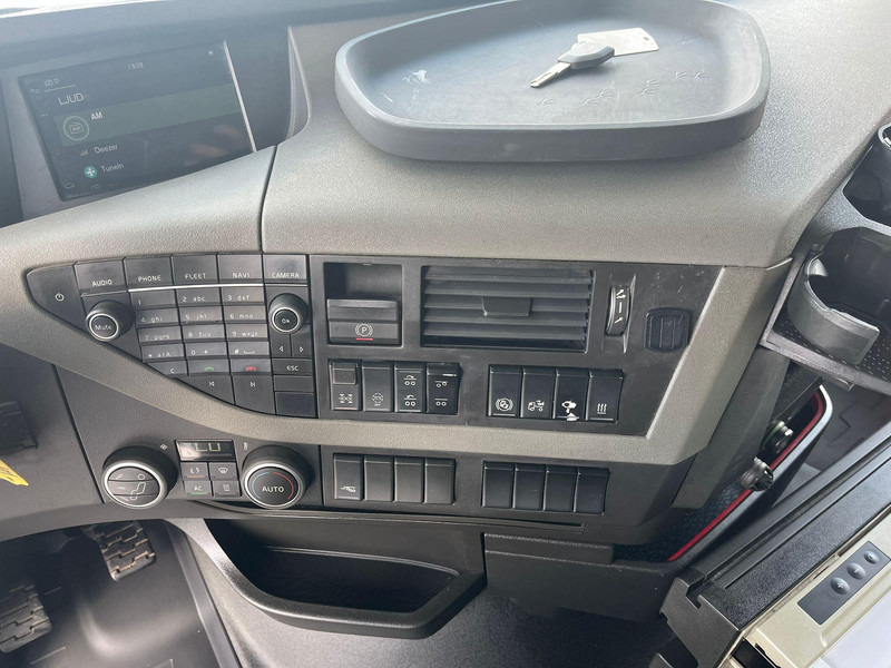 Leasing of Volvo FH 540 8x4 RETARDER / TANDEM AXLE LIFT / BOX L=5501 mm Volvo FH 540 8x4 RETARDER / TANDEM AXLE LIFT / BOX L=5501 mm: picture 20 Leasing of Volvo FH 540 8x4 RETARDER / TANDEM AXLE LIFT / BOX L=5501 mm Volvo FH 540 8x4 RETARDER / TANDEM AXLE LIFT / BOX L=5501 mm: picture 20