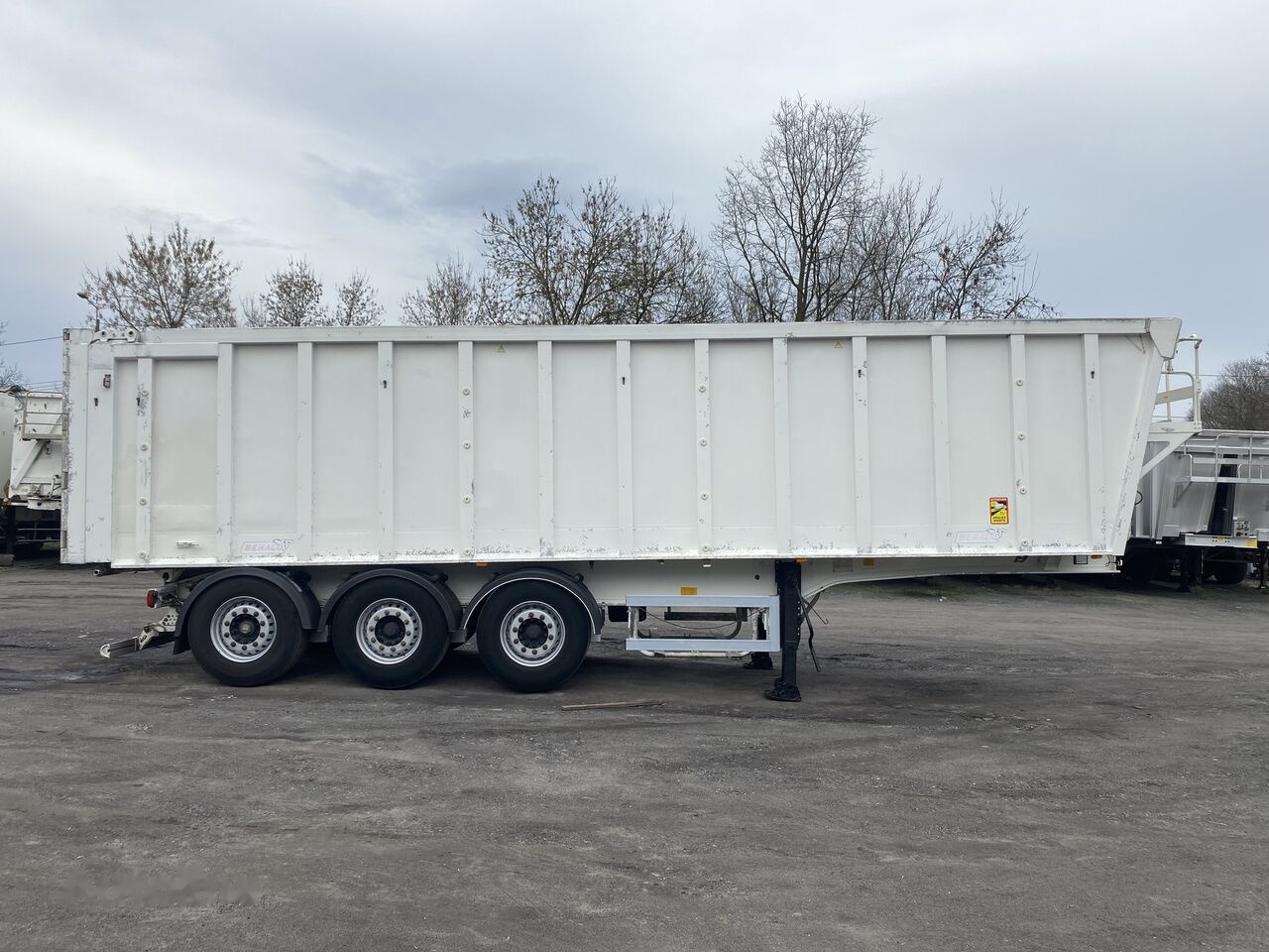 Benalu - Tipper semi-trailer: picture 2 Benalu - Tipper semi-trailer: picture 2