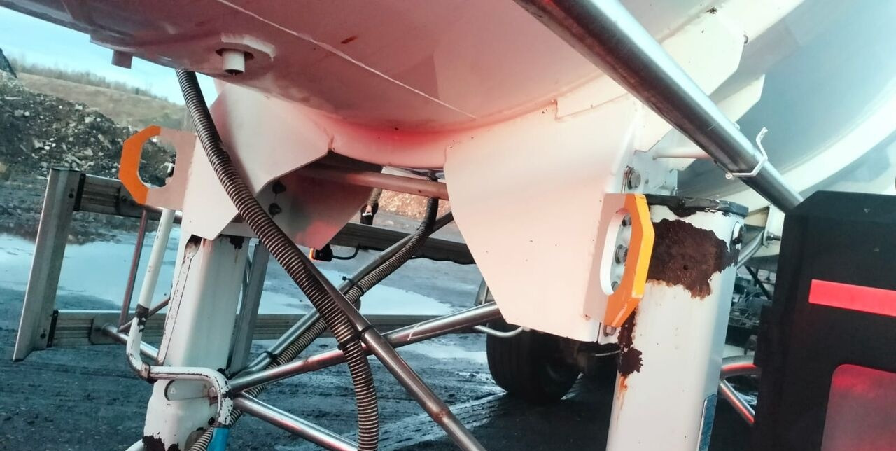 Tanker semi-trailer for transportation of chemicals Guhur ADR L4BN/ chemiczna / polyester / poj. 24.600L: picture 10 Tanker semi-trailer for transportation of chemicals Guhur ADR L4BN/ chemiczna / polyester / poj. 24.600L: picture 10