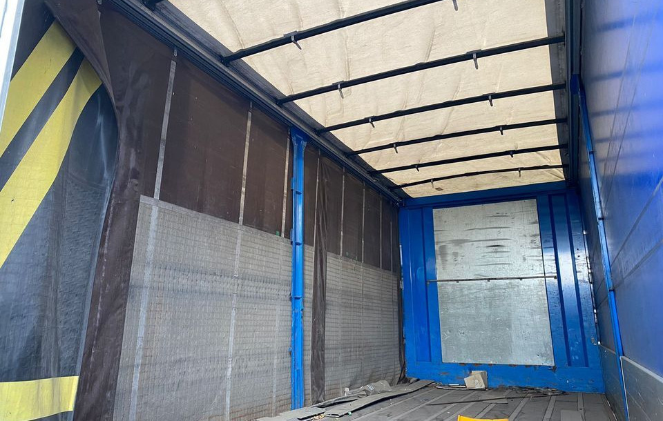 Renault 10.180 DXI MIDLUM MANUAL E5 BURTOFIRANA WINDA - Curtain side truck: picture 5 Renault 10.180 DXI MIDLUM MANUAL E5 BURTOFIRANA WINDA - Curtain side truck: picture 5