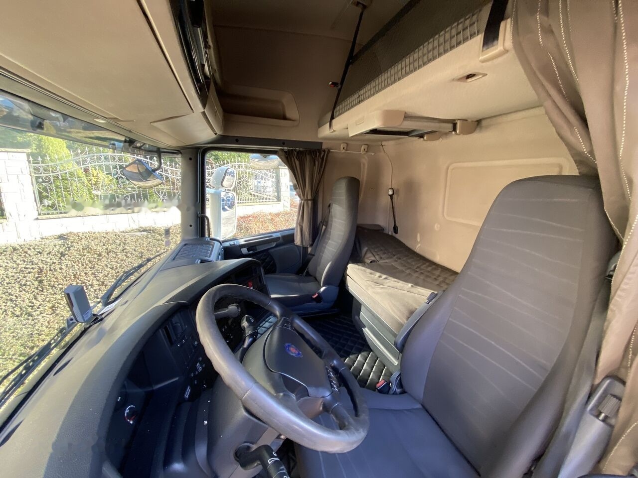 Interior photo 1: Tractor unit Scania R500 Interior photo 1: Tractor unit Scania R500