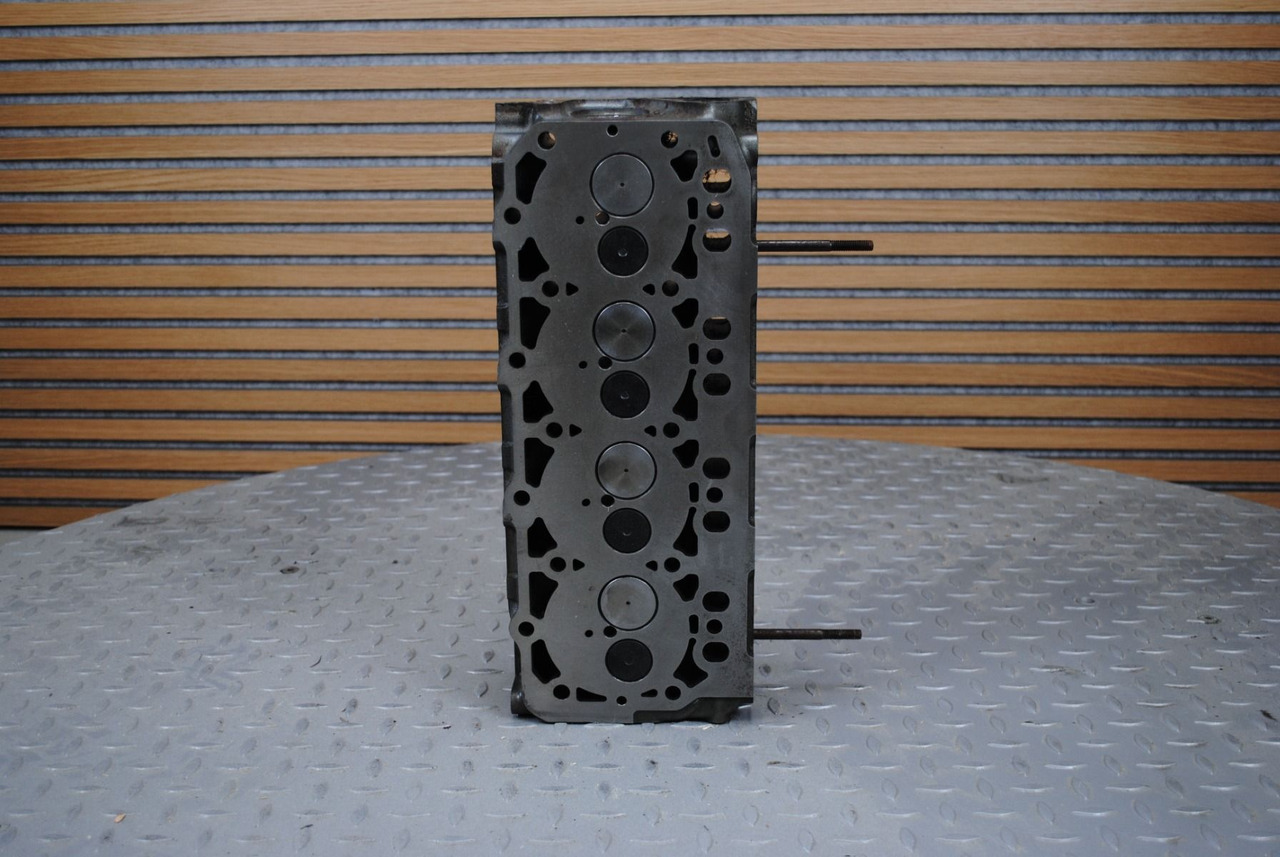 Cilinderkop Yanmar 4TNE88 - 4TNV88 - Cylinder head: picture 2 Cilinderkop Yanmar 4TNE88 - 4TNV88 - Cylinder head: picture 2