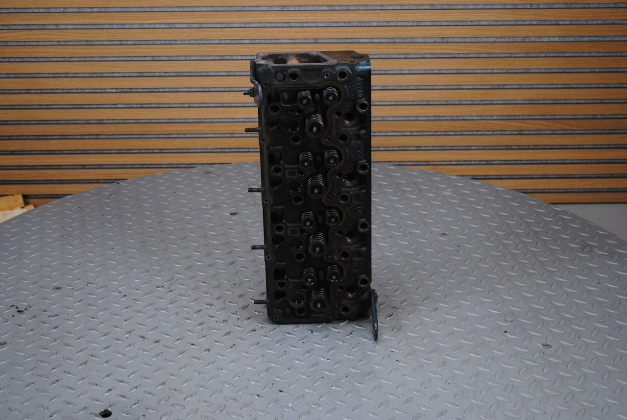 Kubota Cilinderkop Kubota V3300 - V3600 - V3800 - Cylinder head for Construction machinery: picture 1 Kubota Cilinderkop Kubota V3300 - V3600 - V3800 - Cylinder head for Construction machinery: picture 1