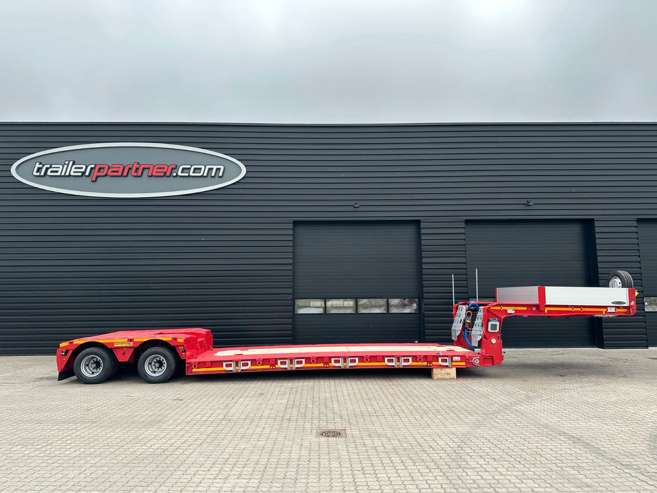 Faymonville 2 achs tiefbett / 2 x ausziehbar / 16.850 mm - Low loader semi-trailer: picture 2 Faymonville 2 achs tiefbett / 2 x ausziehbar / 16.850 mm - Low loader semi-trailer: picture 2