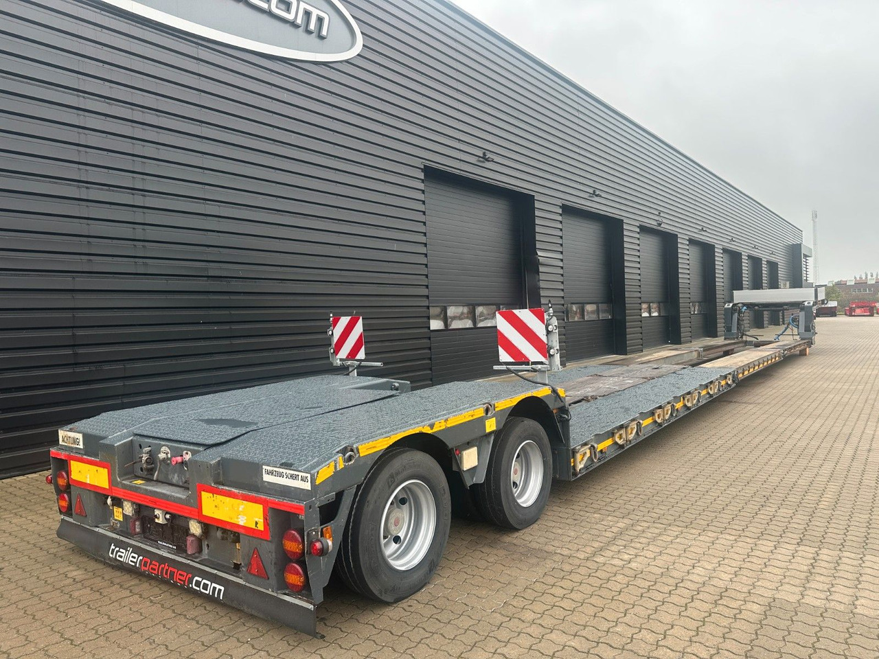 Faymonville 2 achs tiefbett / 2 x ausziehbar / 17.450 mm Faymonville 2 achs tiefbett / 2 x ausziehbar / 17.450 mm - Low loader semi-trailer: picture 2 Faymonville 2 achs tiefbett / 2 x ausziehbar / 17.450 mm Faymonville 2 achs tiefbett / 2 x ausziehbar / 17.450 mm - Low loader semi-trailer: picture 2