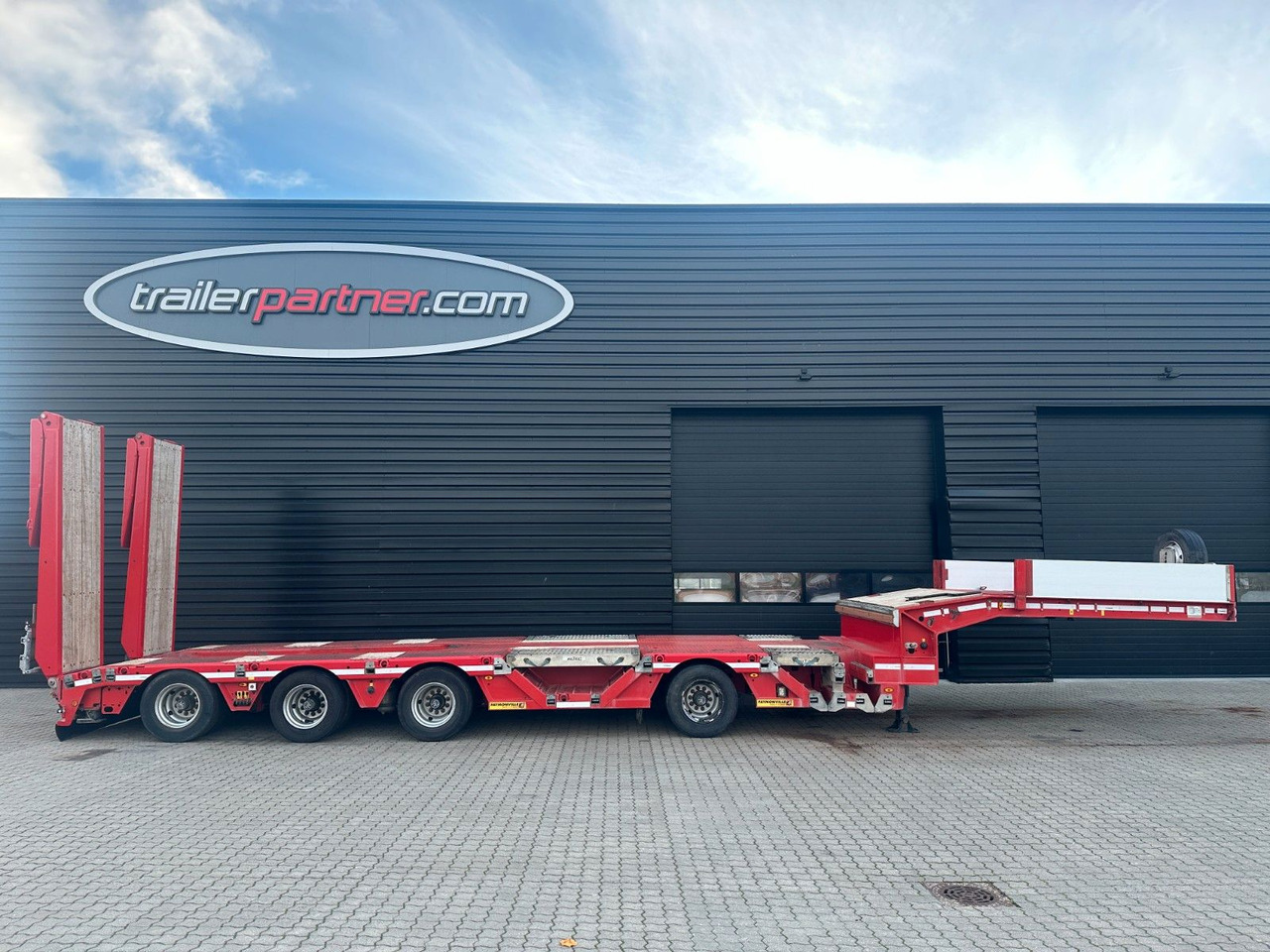 Faymonville 4 achs tieflader / ausziehbar / Radmulden - Low loader semi-trailer: picture 1 Faymonville 4 achs tieflader / ausziehbar / Radmulden - Low loader semi-trailer: picture 1