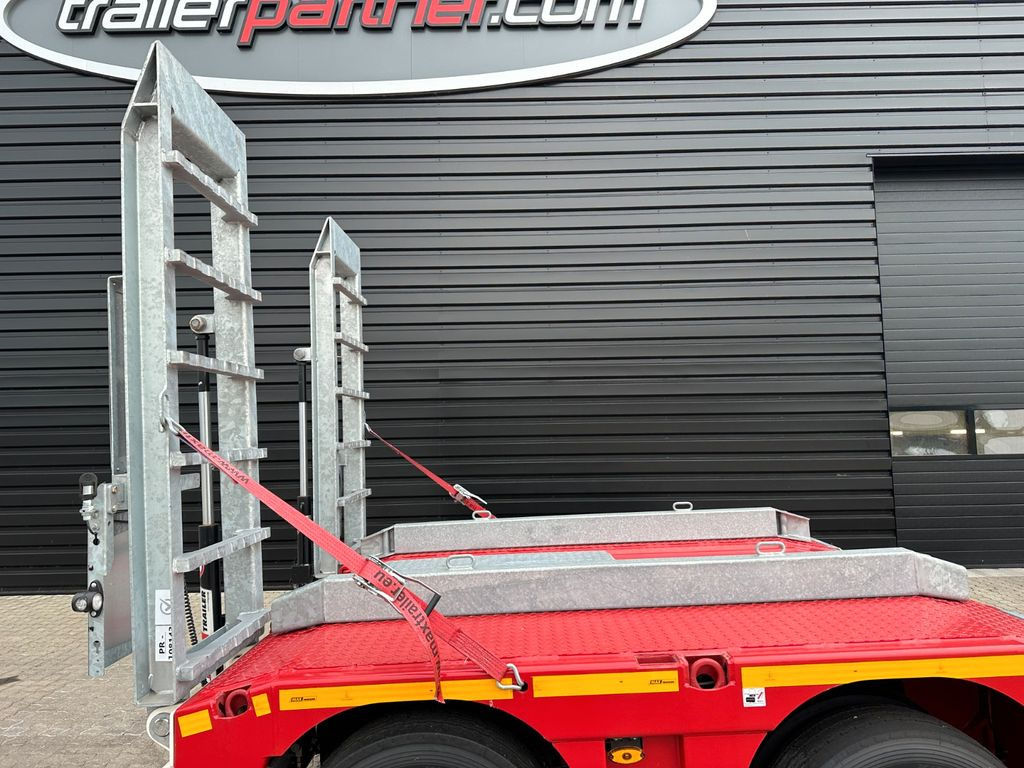 Faymonville Maxtrailer MAX 510 Tiefbett / Forst Model Faymonville Maxtrailer MAX 510 Tiefbett / Forst Model - Low loader semi-trailer: picture 5 Faymonville Maxtrailer MAX 510 Tiefbett / Forst Model Faymonville Maxtrailer MAX 510 Tiefbett / Forst Model - Low loader semi-trailer: picture 5