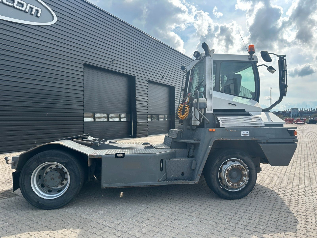 Terberg TT222 - Terminal tractor: picture 2 Terberg TT222 - Terminal tractor: picture 2