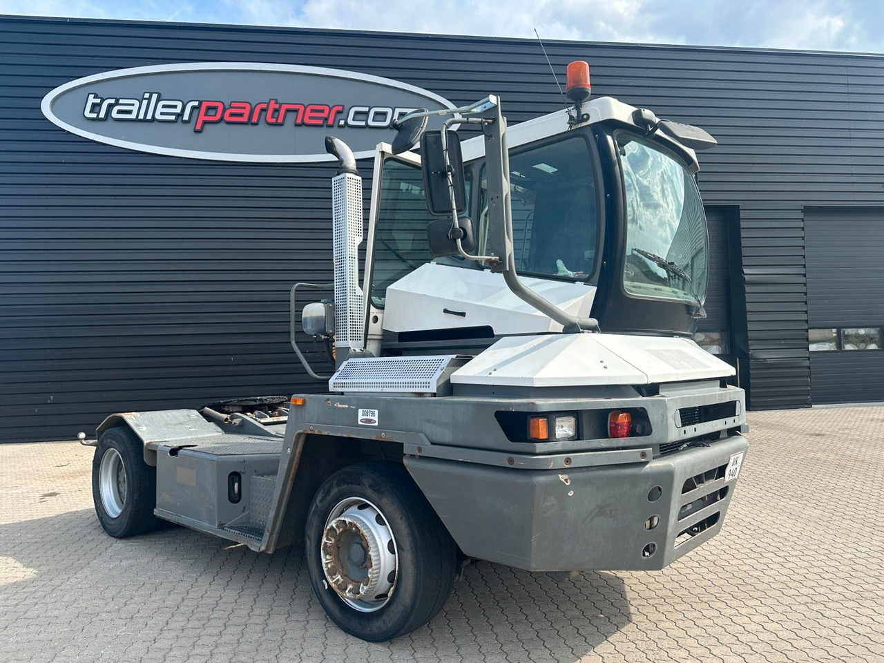 Terberg TT222 - Terminal tractor: picture 1 Terberg TT222 - Terminal tractor: picture 1