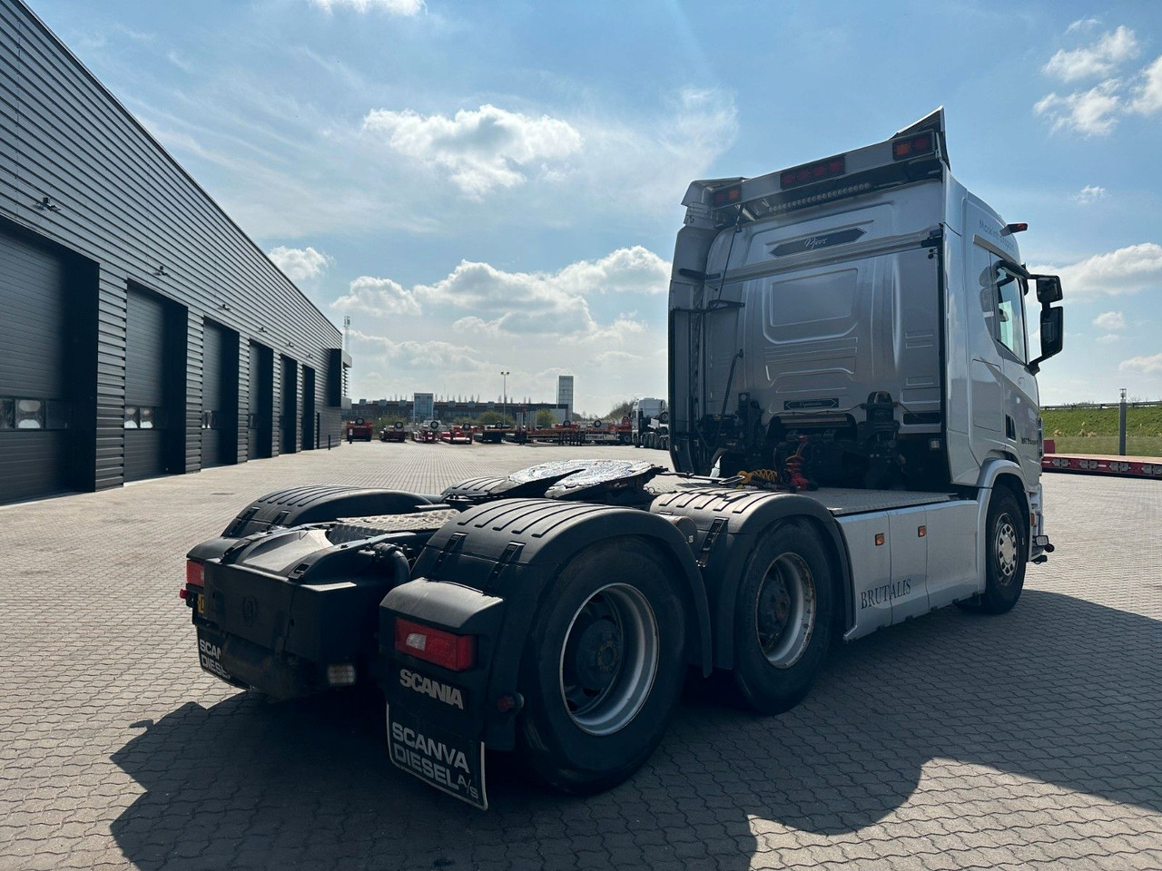 Scania R 730 6x4 Scania R 730 V8 6x4 - Tractor unit: picture 3 Scania R 730 6x4 Scania R 730 V8 6x4 - Tractor unit: picture 3