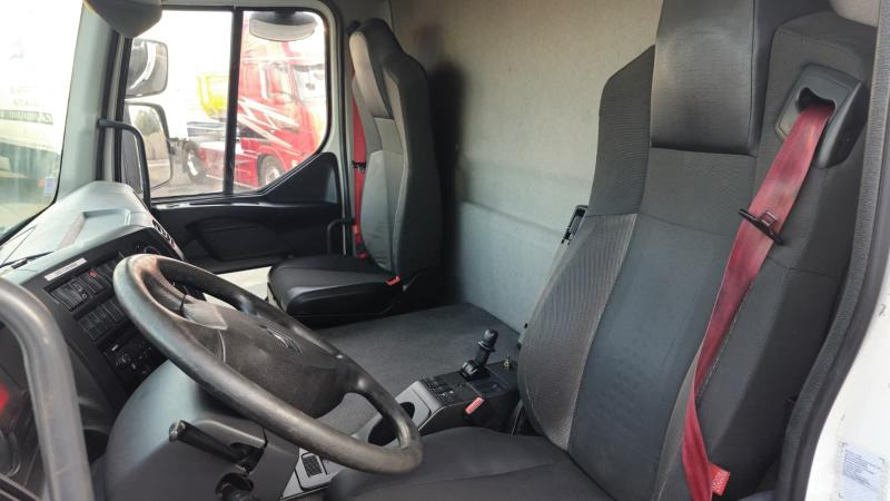 Refrigerated truck Renault D WIDE (LOCATION / RENT): picture 17
