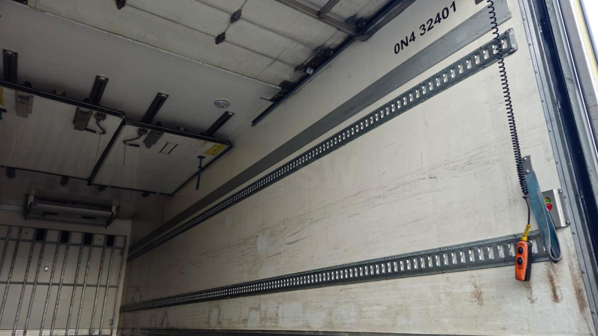 Refrigerated truck Renault D WIDE (LOCATION / RENT): picture 10