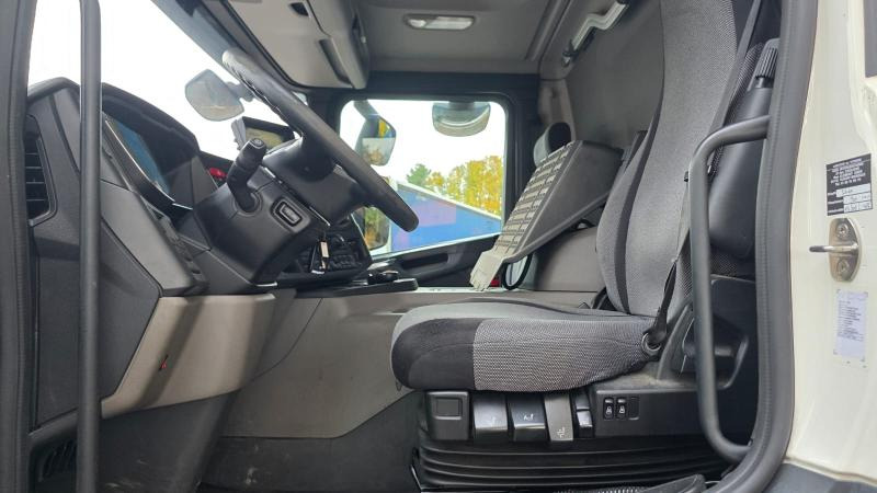 Refrigerated truck Scania P 320: picture 8