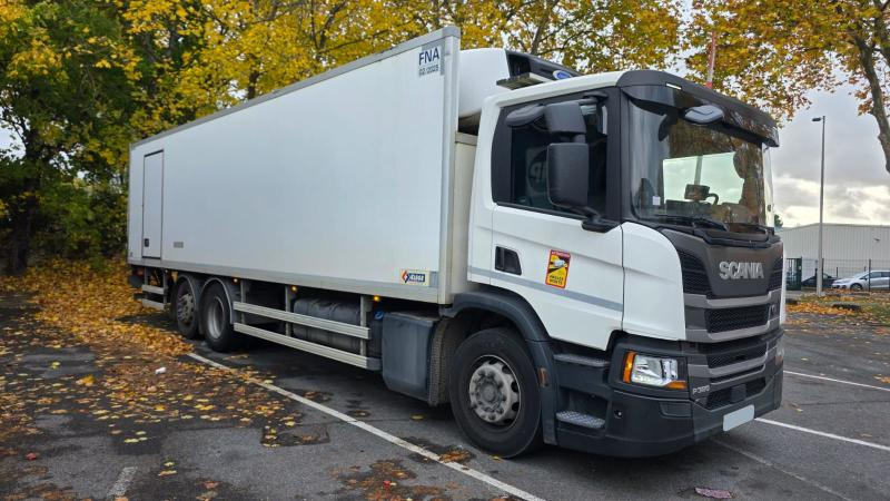 Scania P 320 - Refrigerated truck: picture 1 Scania P 320 - Refrigerated truck: picture 1