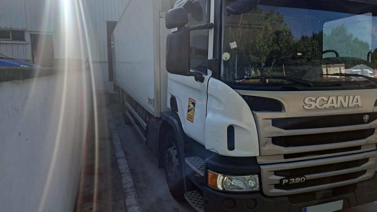 Scania P 320 - Refrigerated truck: picture 2 Scania P 320 - Refrigerated truck: picture 2