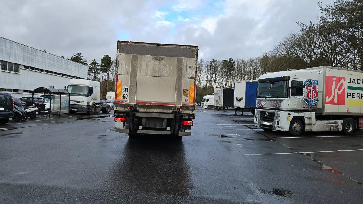 Scania P 370 - Refrigerated truck: picture 4 Scania P 370 - Refrigerated truck: picture 4