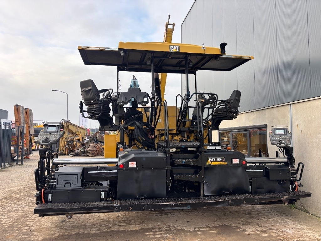 CAT AP 500 F - AP500 Asphalt Paver - Asphalt paver: picture 3 CAT AP 500 F - AP500 Asphalt Paver - Asphalt paver: picture 3