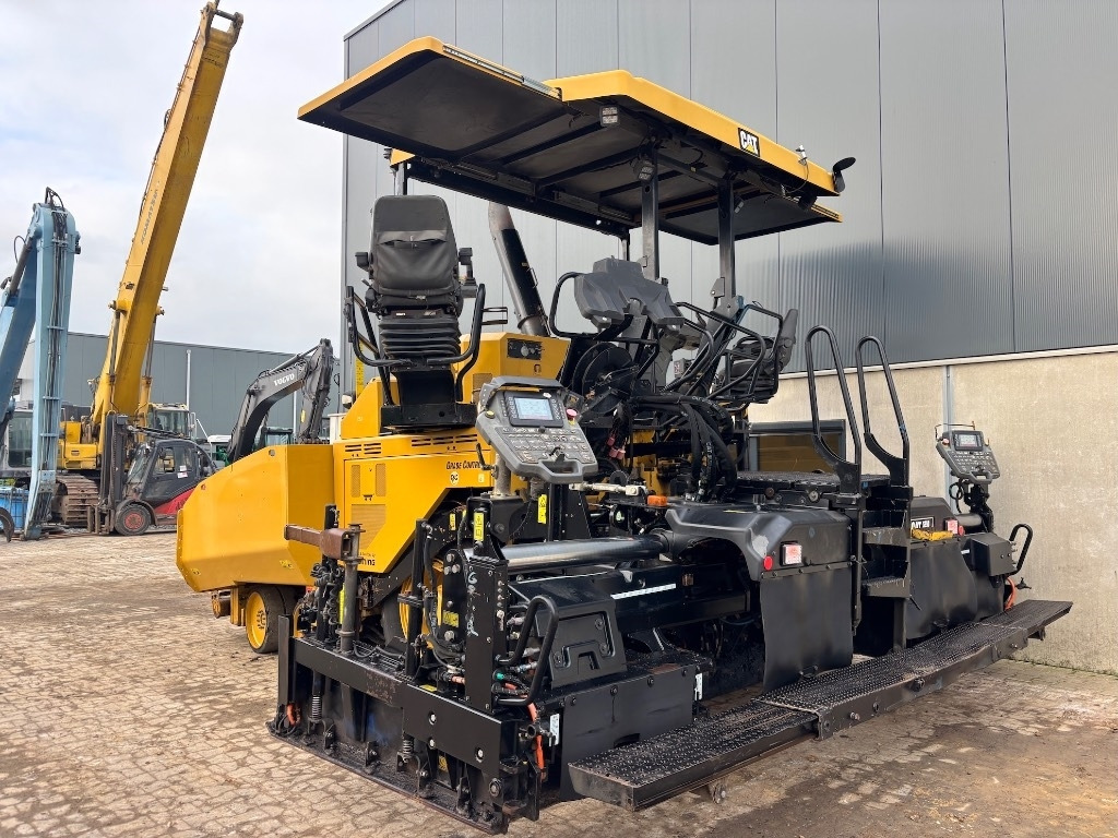 CAT AP 500 F - AP500 Asphalt Paver - Asphalt paver: picture 2 CAT AP 500 F - AP500 Asphalt Paver - Asphalt paver: picture 2