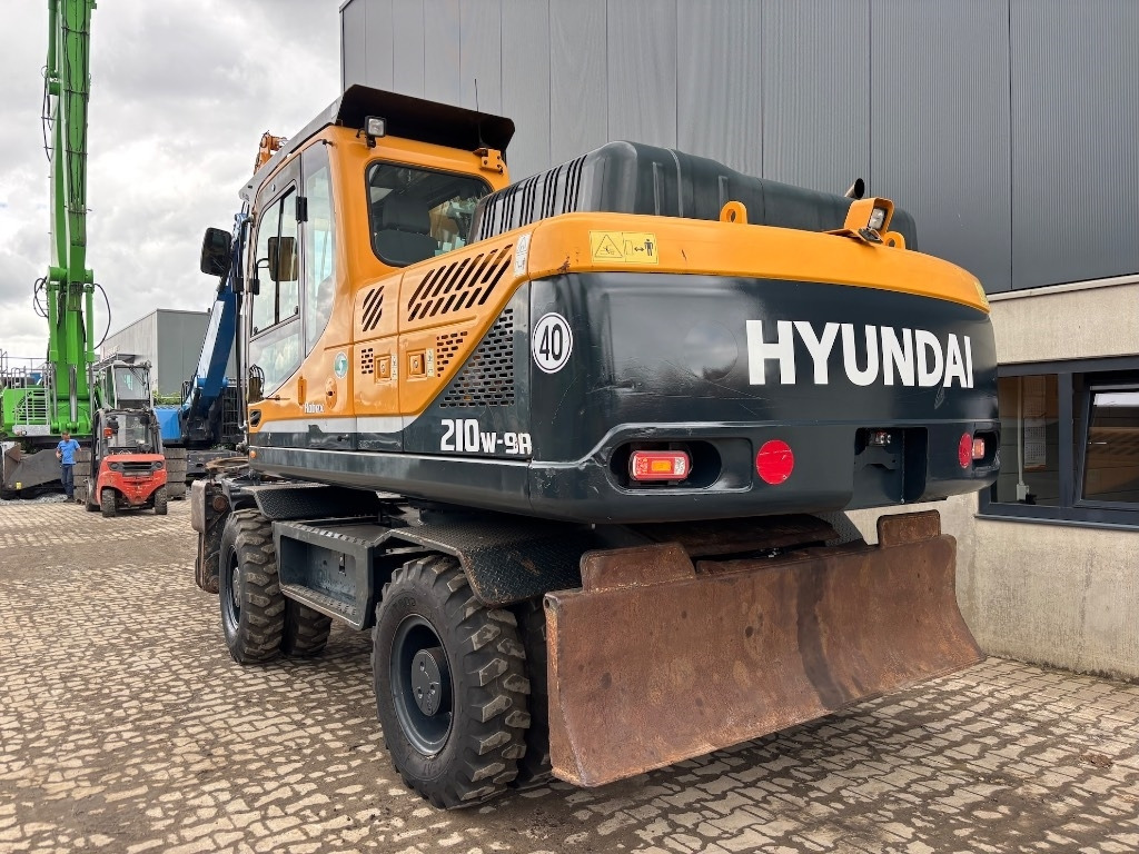 Hyundai Robex 210 W-9 A - 210 W - 200 W - 180 W - Wheel excavator: picture 3 Hyundai Robex 210 W-9 A - 210 W - 200 W - 180 W - Wheel excavator: picture 3
