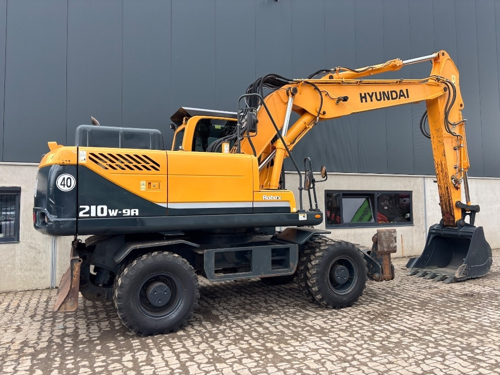 Hyundai Robex 210 W-9 A - 210 W - 200 W - 180 W - Wheel excavator: picture 5 Hyundai Robex 210 W-9 A - 210 W - 200 W - 180 W - Wheel excavator: picture 5