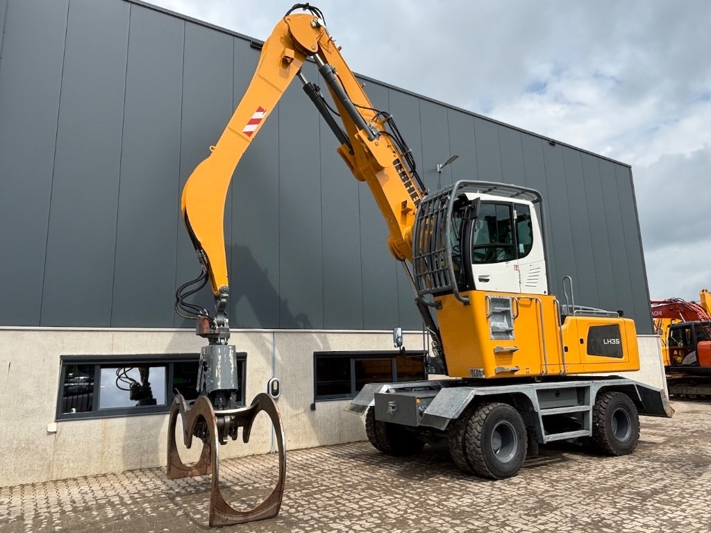 Liebherr LH 35 Timber Litronic - LH 30 - LH 40 - Material handler: picture 1 Liebherr LH 35 Timber Litronic - LH 30 - LH 40 - Material handler: picture 1