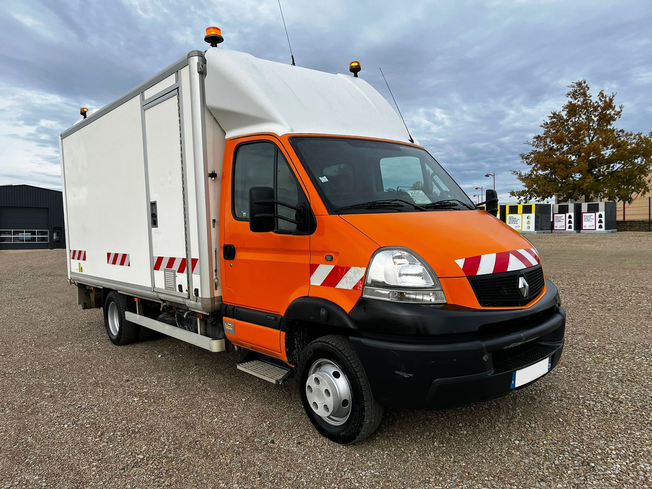 RENAULT Mascott DCI 160 CAISSE + HAYON - Box truck: picture 1 RENAULT Mascott DCI 160 CAISSE + HAYON - Box truck: picture 1