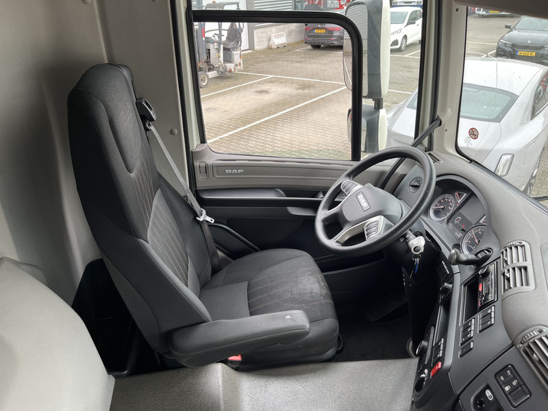 DAF CF 260 FA / Carrier Koeler - 30 gr / Chereau Frigobox / Laadklep 2000 kg - Refrigerated truck: picture 3 DAF CF 260 FA / Carrier Koeler - 30 gr / Chereau Frigobox / Laadklep 2000 kg - Refrigerated truck: picture 3