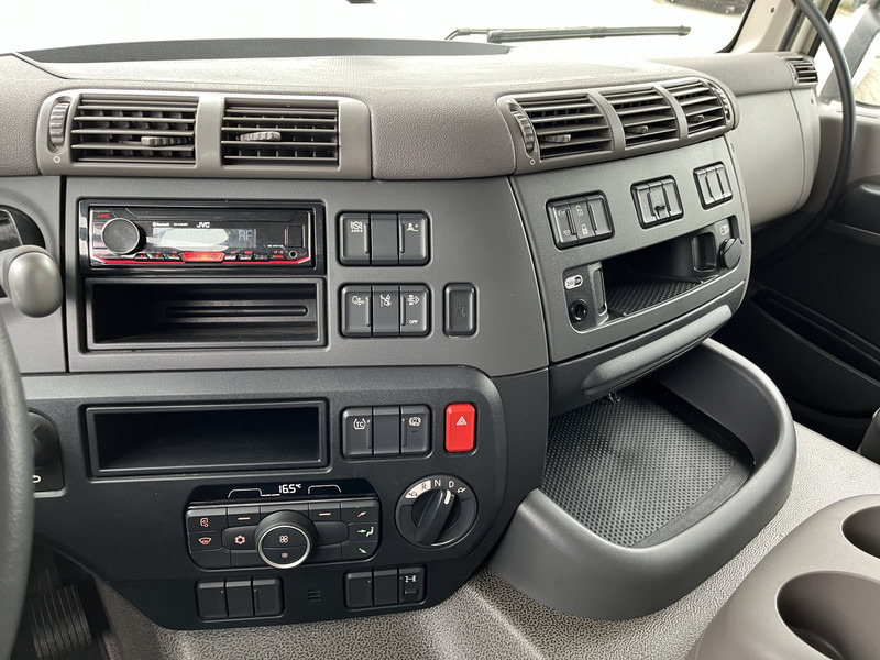 DAF CF 260 FA / Carrier Koeler - 30 gr / Chereau Frigobox / Laadklep 2000 kg - Refrigerated truck: picture 5 DAF CF 260 FA / Carrier Koeler - 30 gr / Chereau Frigobox / Laadklep 2000 kg - Refrigerated truck: picture 5