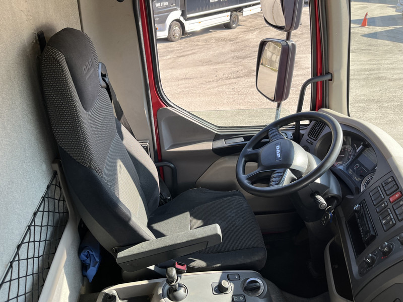 DAF LF 210 FA / 12 Ton / 354 dkm / Box / Laadklep / NL Truck - Box truck: picture 3 DAF LF 210 FA / 12 Ton / 354 dkm / Box / Laadklep / NL Truck - Box truck: picture 3
