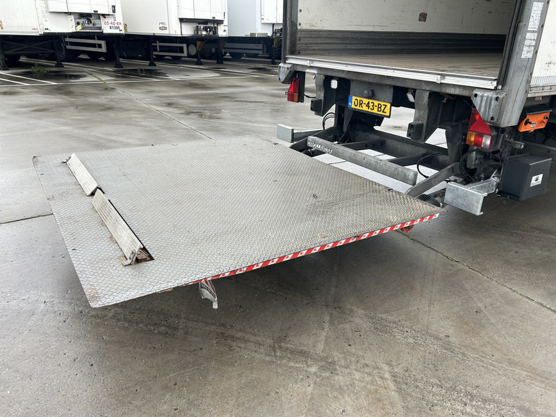 Fruehauf FSR MD4 / Box / Loadlift 2000 kg / Lift axle - Closed box semi-trailer: picture 5 Fruehauf FSR MD4 / Box / Loadlift 2000 kg / Lift axle - Closed box semi-trailer: picture 5