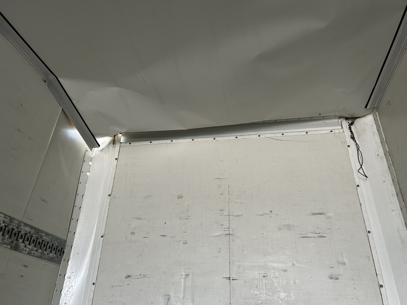 Krone DryLiner / Box / Front Damage / BPW Drum - Closed box semi-trailer: picture 4 Krone DryLiner / Box / Front Damage / BPW Drum - Closed box semi-trailer: picture 4